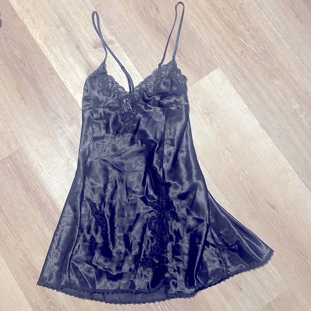 Frederick’s of Hollywood black slip size M